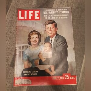Vintage LIFE Magazine April 21, 1958 JFK, Jackie And Caroline Kennedy